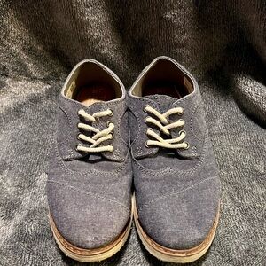 Toms Brogue Kids
Youth Boys Blue Denim Dress Shoes